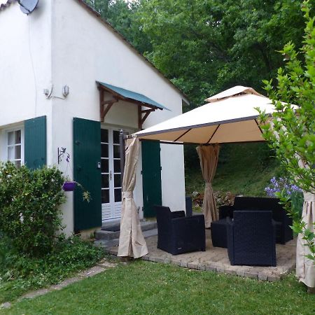 Les volets verts Lamothe-Montravel Buitenkant foto