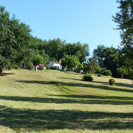 Les volets verts Lamothe-Montravel Buitenkant foto