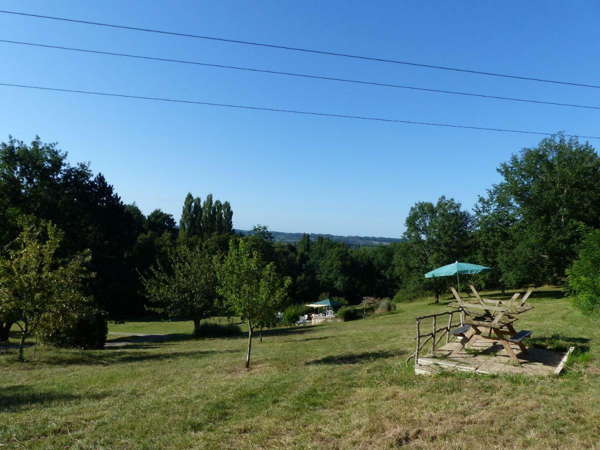 Les volets verts Lamothe-Montravel Buitenkant foto