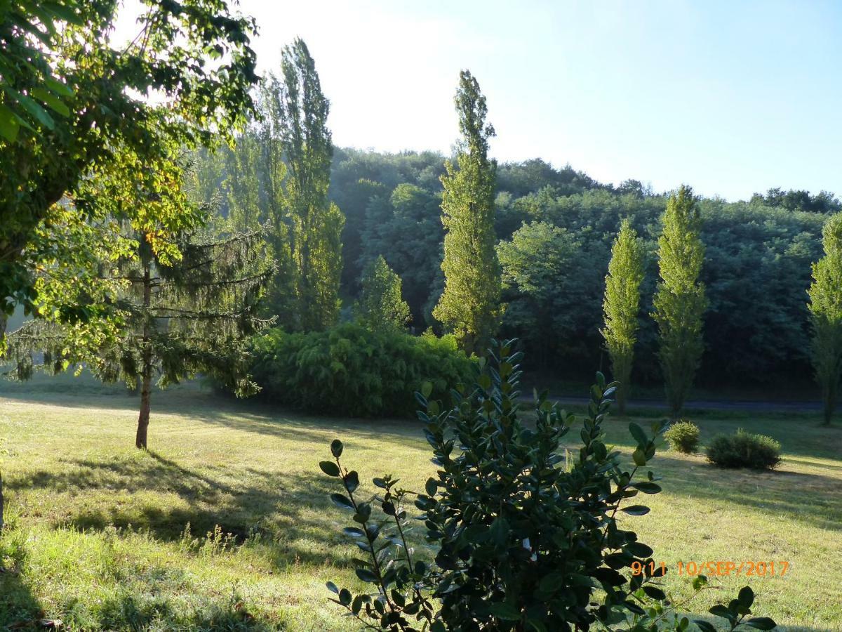 Les volets verts Lamothe-Montravel Buitenkant foto